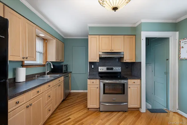 $849,000 | 966 Tyrus Court, Merrick, NY 11566