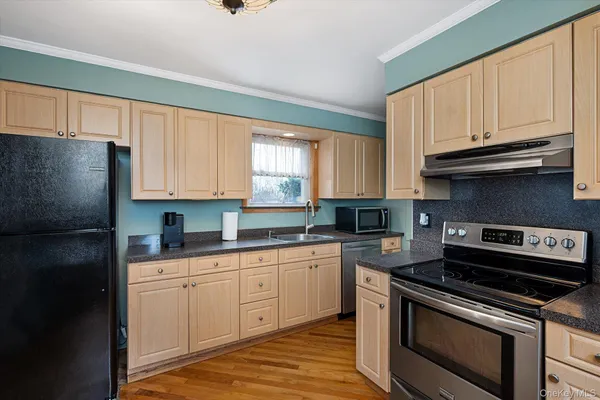 $849,000 | 966 Tyrus Court, Merrick, NY 11566