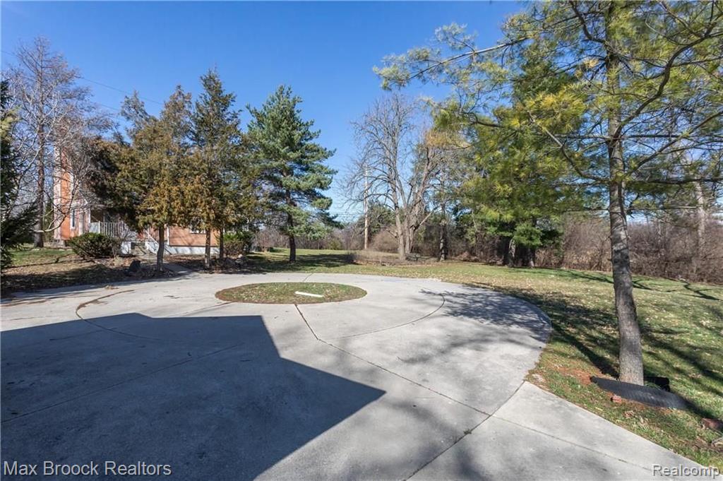 5277 West Maple Road West Bloomfield, MI 48322 - Photo 39 of 40