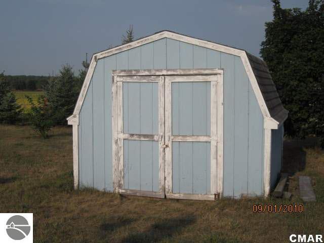 8911 North Ferris Road Elwell, MI 48832 - Photo 16 of 16 1768124-15.JPG