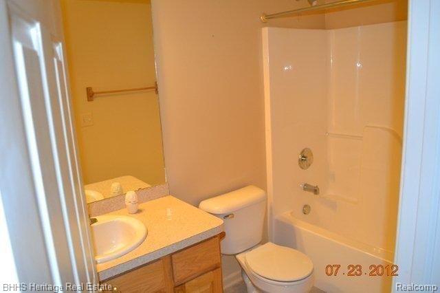 466 Hosta, Unit 75 Howell, MI 48843 - Photo 24 of 25 Bathroom