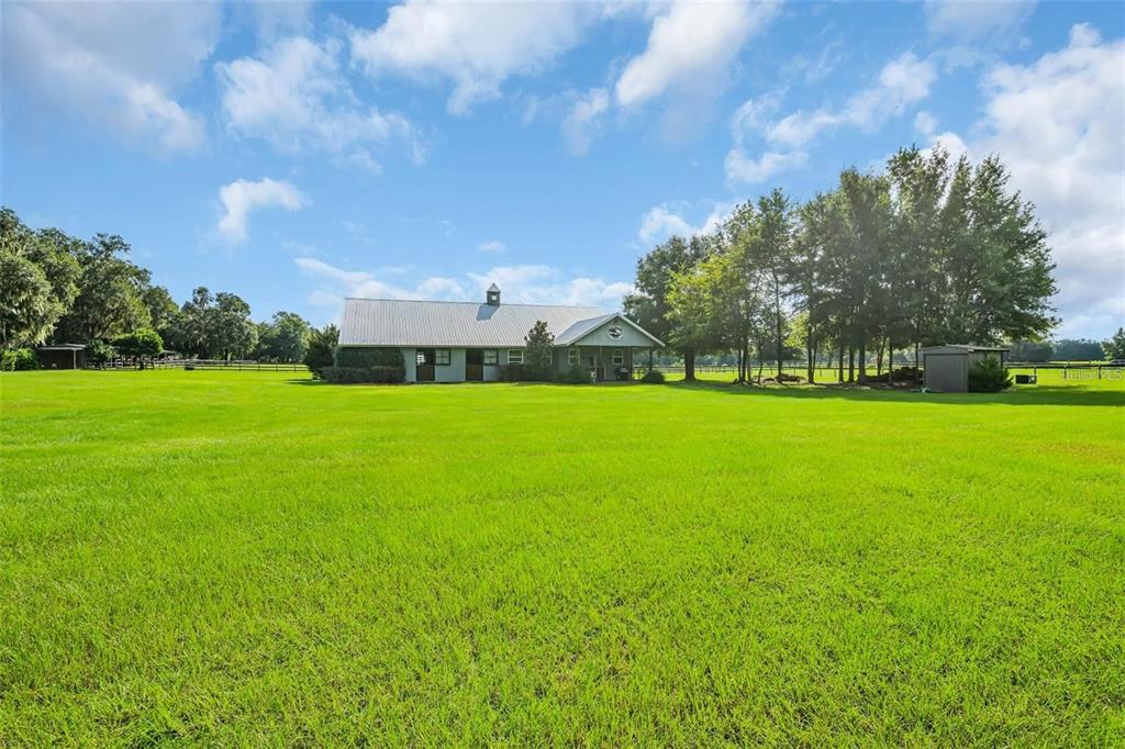 6155 Northwest 145th Avenue Road Morriston, FL 32668 - Photo 3 of 29