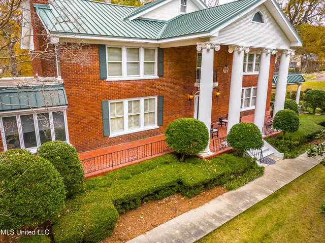 $1,250,000 | 8000 Austin Road, Lake Cormorant, MS 38641