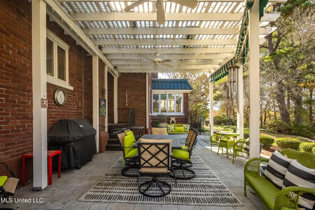 $1,250,000 | 8000 Austin Road, Lake Cormorant, MS 38641