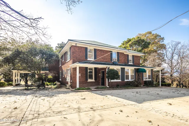 $1,250,000 | 8000 Austin Road, Lake Cormorant, MS 38641