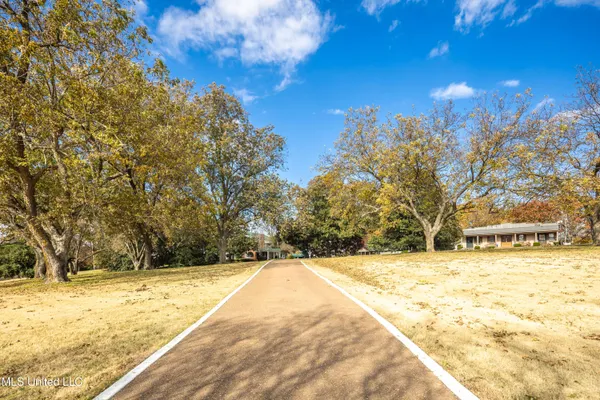 $1,250,000 | 8000 Austin Road, Lake Cormorant, MS 38641