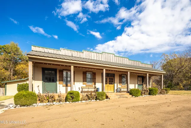 $1,250,000 | 8000 Austin Road, Lake Cormorant, MS 38641