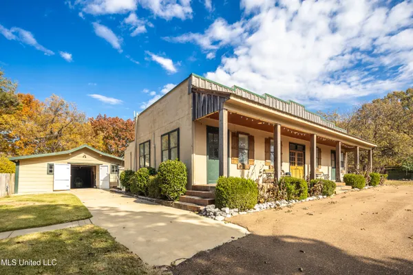 $1,250,000 | 8000 Austin Road, Lake Cormorant, MS 38641
