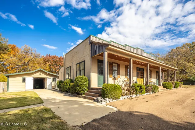 $1,250,000 | 8000 Austin Road, Lake Cormorant, MS 38641