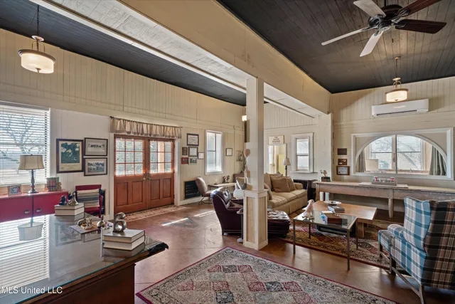 $1,250,000 | 8000 Austin Road, Lake Cormorant, MS 38641