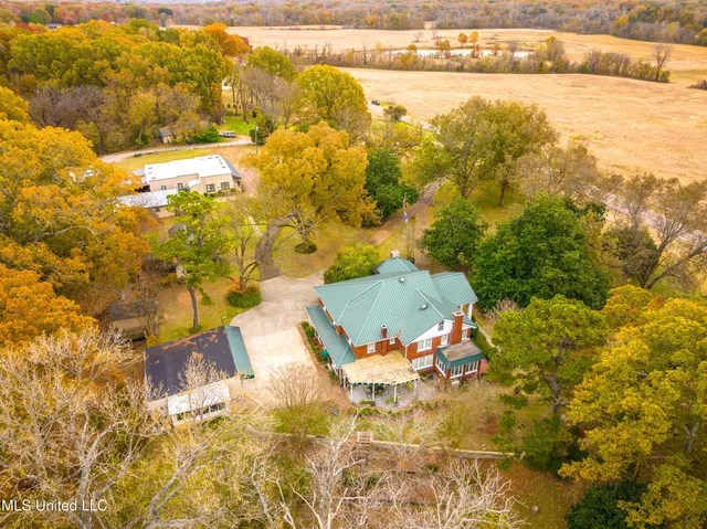 $1,250,000 | 8000 Austin Road, Lake Cormorant, MS 38641