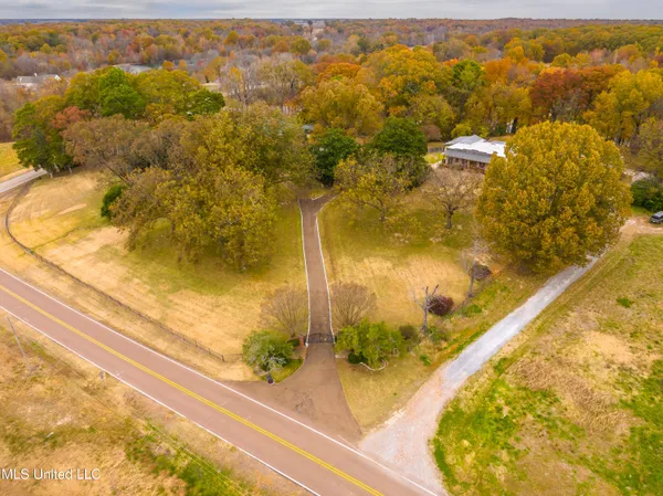 $1,250,000 | 8000 Austin Road, Lake Cormorant, MS 38641