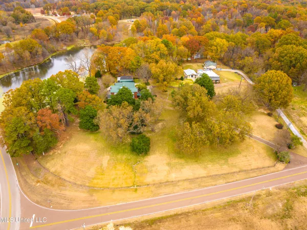 $1,250,000 | 8000 Austin Road, Lake Cormorant, MS 38641