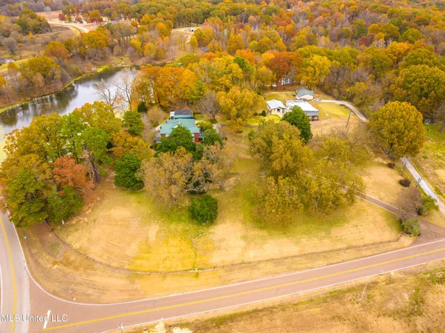 $1,250,000 | 8000 Austin Road, Lake Cormorant, MS 38641