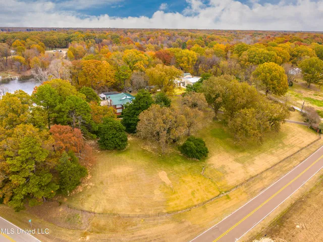 $1,250,000 | 8000 Austin Road, Lake Cormorant, MS 38641