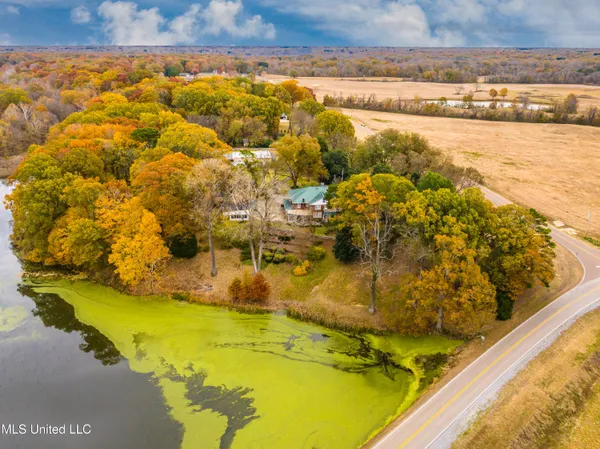 $1,250,000 | 8000 Austin Road, Lake Cormorant, MS 38641