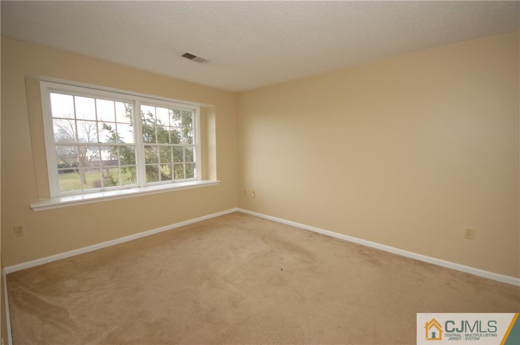 1037 Edpas Road, Unit 1037 New Brunswick, NJ 08901 - Photo 14 of 15 an empty room with a window