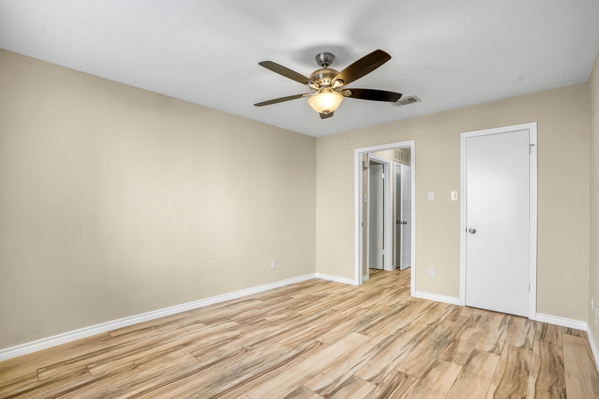 3500 Tangle Brush Drive, Unit 150 Spring, TX 77381 - Photo 11 of 23 New ceiling fans, light fixtures, baseboards, and door hardware throughout.