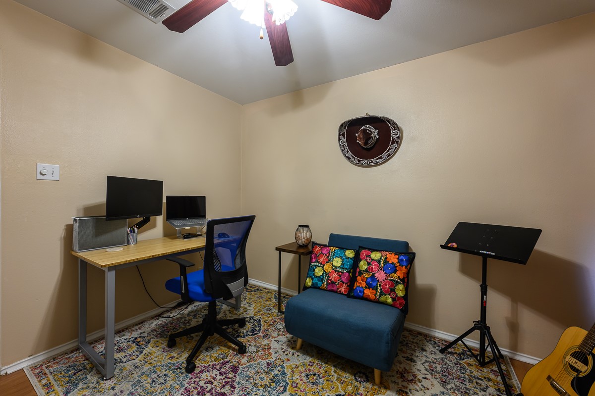 8920 Frock Court Austin, TX 78748 - Photo 9 of 22 a workspace with furniture and screen