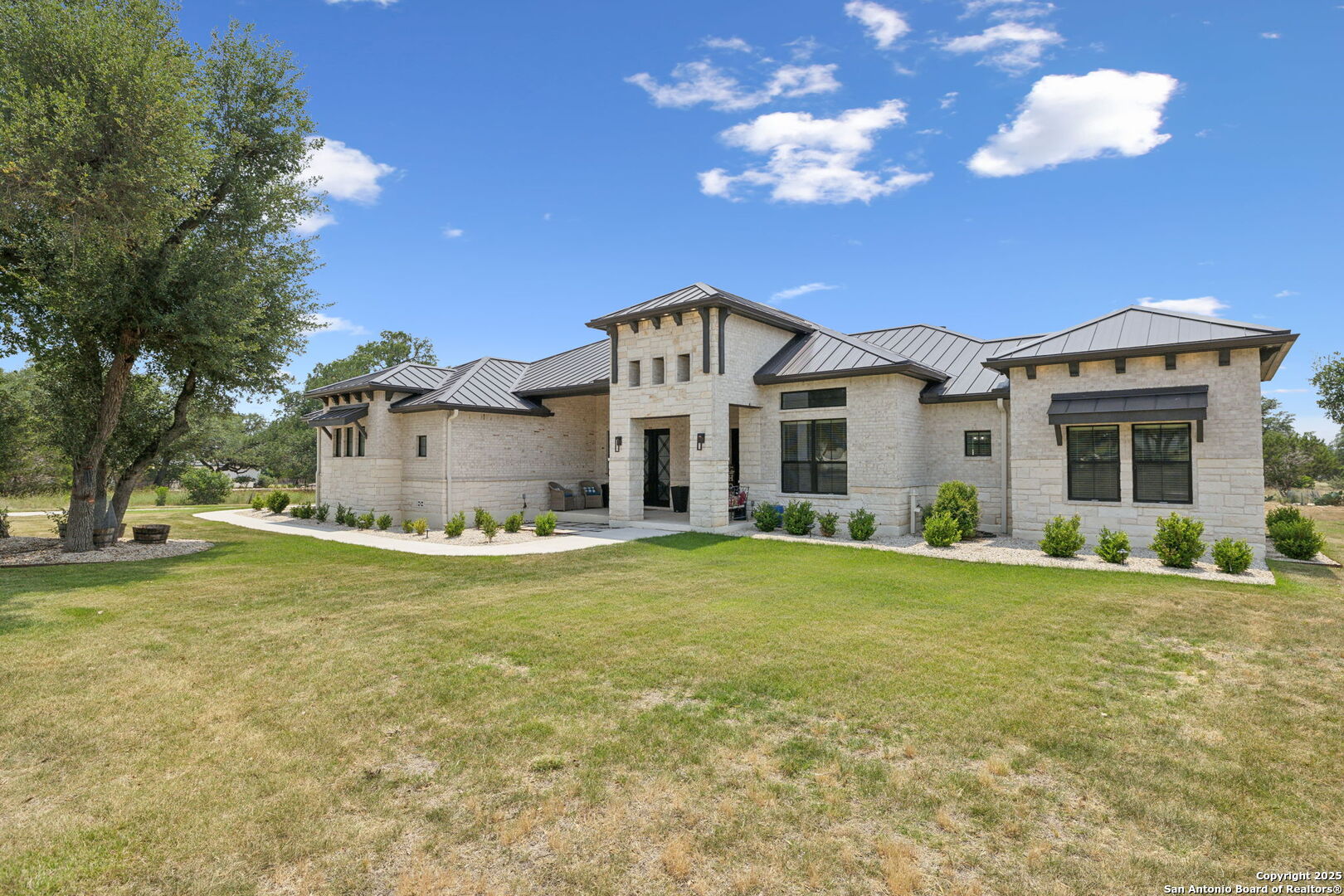 406 Arthur Court Spring Branch, TX 78070 - Photo 2 of 44