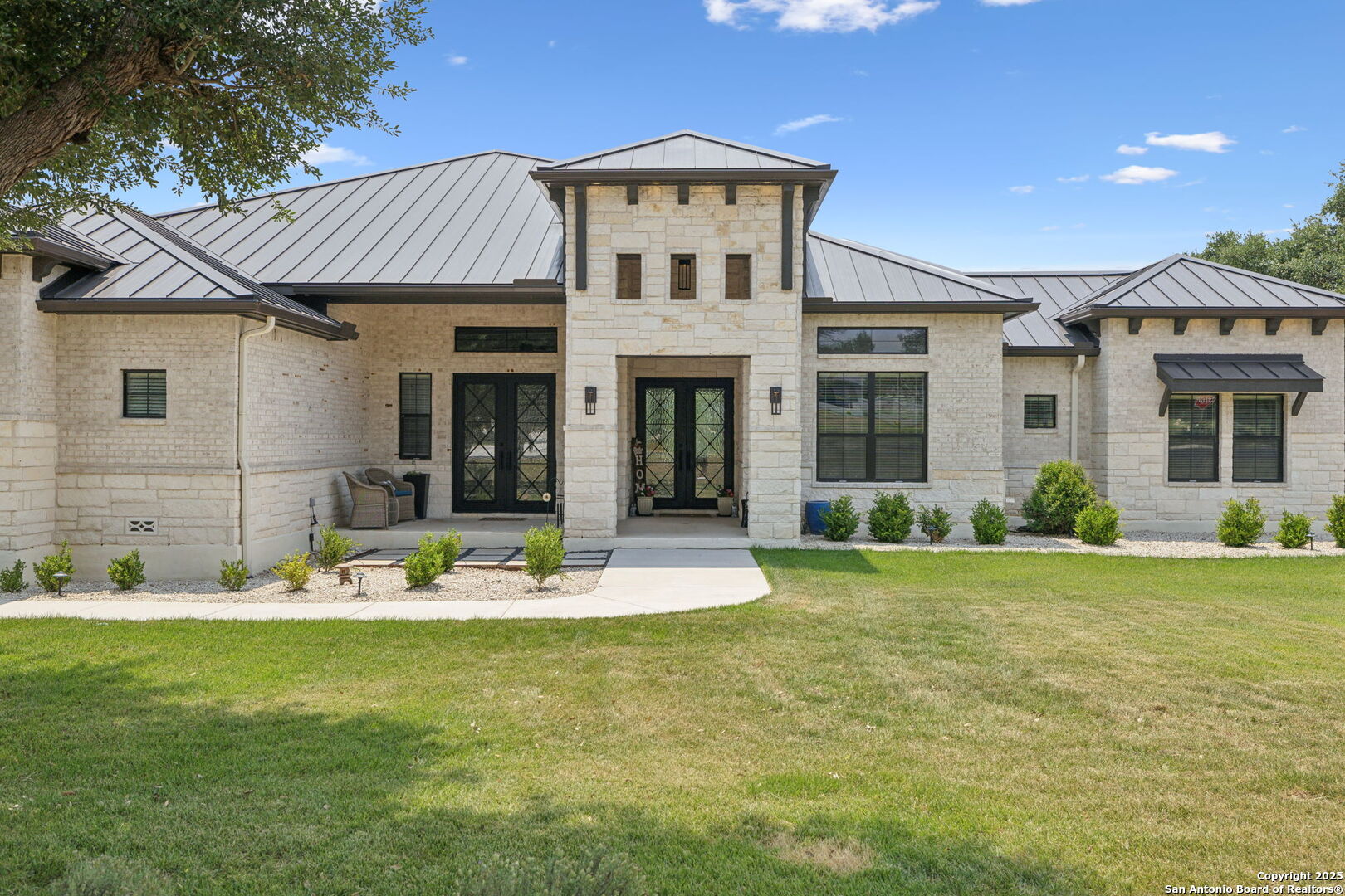 406 Arthur Court Spring Branch, TX 78070 - Photo 4 of 44