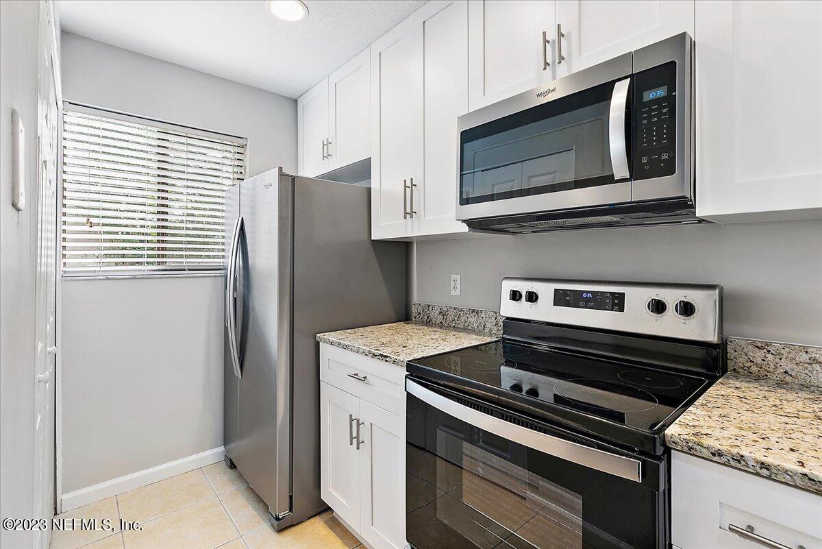 3801 Crown Point Road, Unit 1042 Jacksonville, FL 32257 - Photo 4 of 19 06-Kitchen