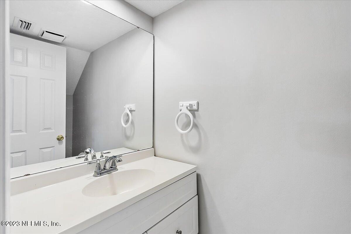 3801 Crown Point Road, Unit 1042 Jacksonville, FL 32257 - Photo 8 of 19 10-Bathroom