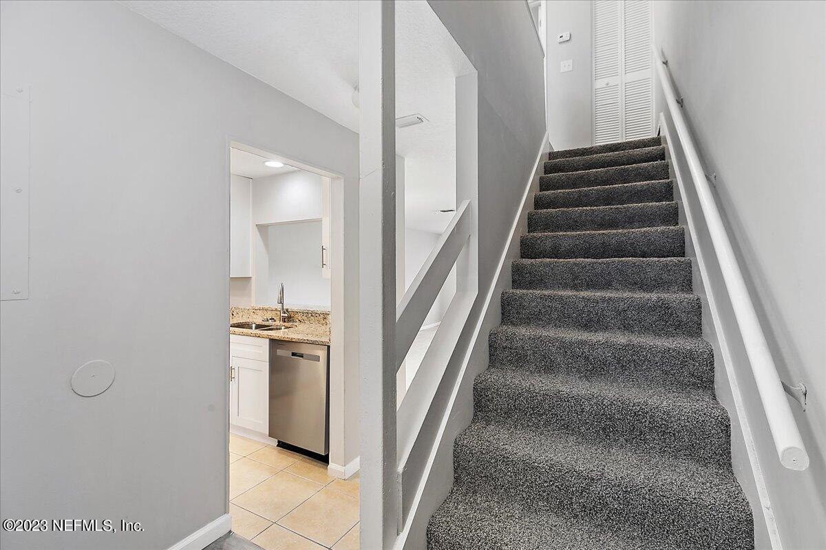 3801 Crown Point Road, Unit 1042 Jacksonville, FL 32257 - Photo 9 of 19 11-Stairs