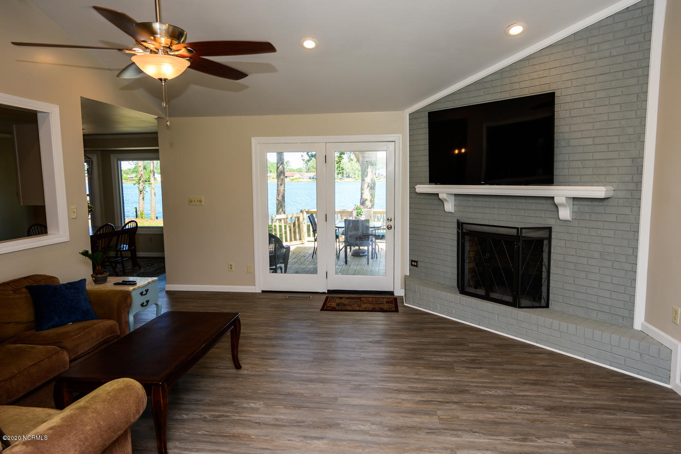 906 Williams Road New Bern, NC 28562 - Photo 8 of 34 Living Room 1