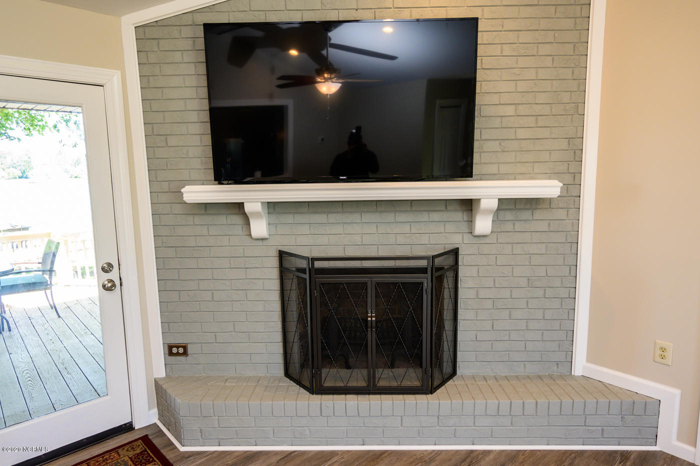 906 Williams Road New Bern, NC 28562 - Photo 9 of 34 Living Room Detail