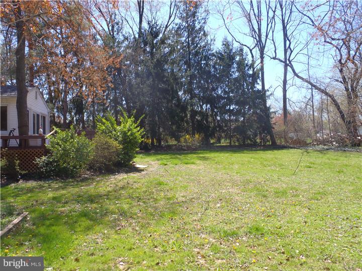 860 Aster Road Warminster, PA 18974 - Photo 11 of 25 Gallery Image 11