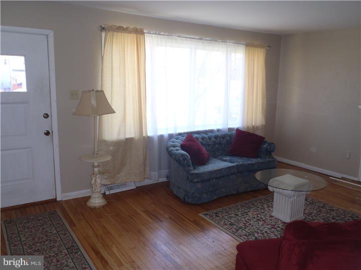 860 Aster Road Warminster, PA 18974 - Photo 12 of 25 Gallery Image 12