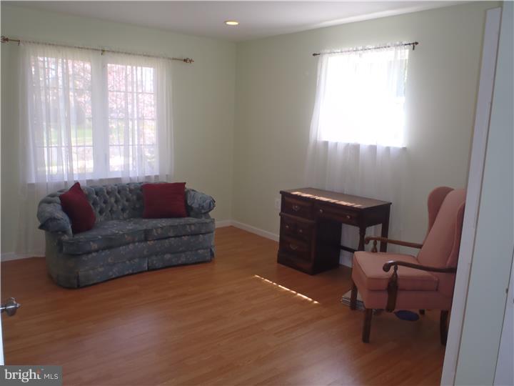 860 Aster Road Warminster, PA 18974 - Photo 16 of 25 Gallery Image 16