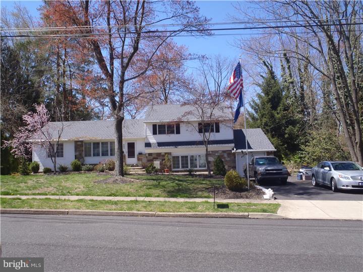 860 Aster Road Warminster, PA 18974 - Photo 3 of 25 Gallery Image 3