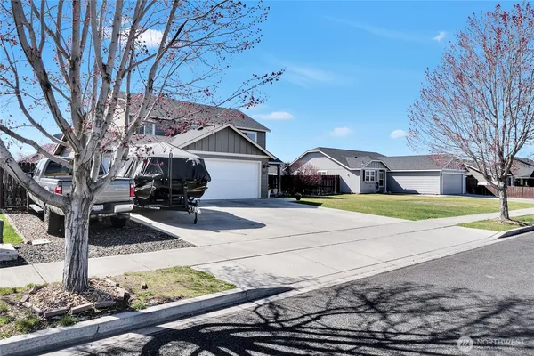 $429,999 | 1407 East Crossroads Drive, Moses Lake, WA 98837