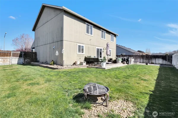$429,999 | 1407 East Crossroads Drive, Moses Lake, WA 98837