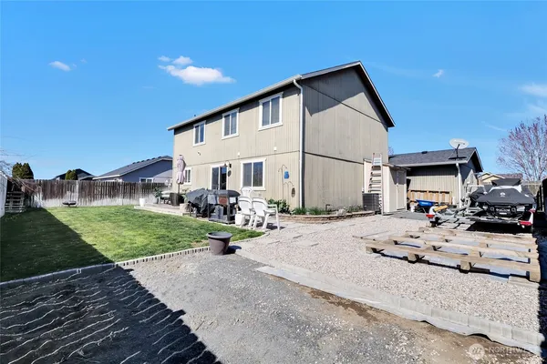 $429,999 | 1407 East Crossroads Drive, Moses Lake, WA 98837