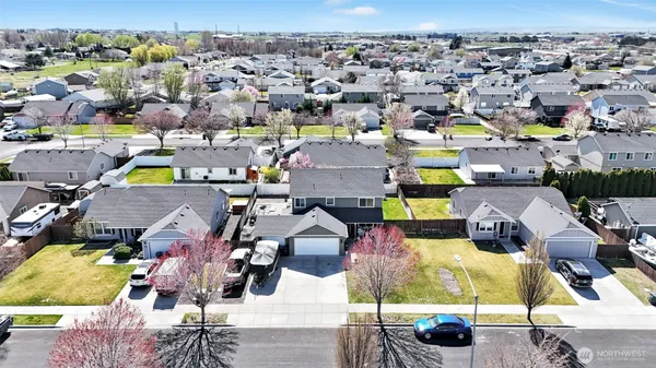 $429,999 | 1407 East Crossroads Drive, Moses Lake, WA 98837