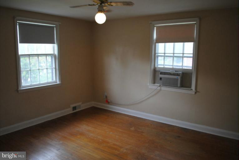 4910 Lindsay Road Baltimore, MD 21229 - Photo 23 of 26 Bedroom