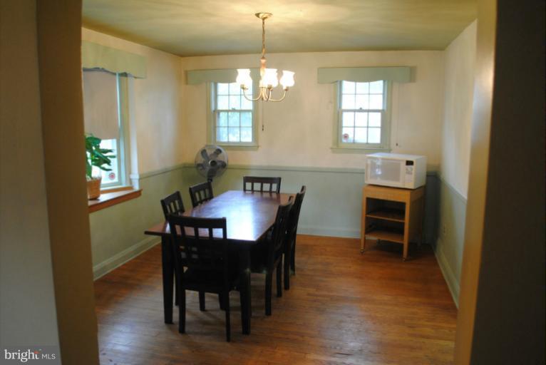 4910 Lindsay Road Baltimore, MD 21229 - Photo 9 of 26 Dining Room