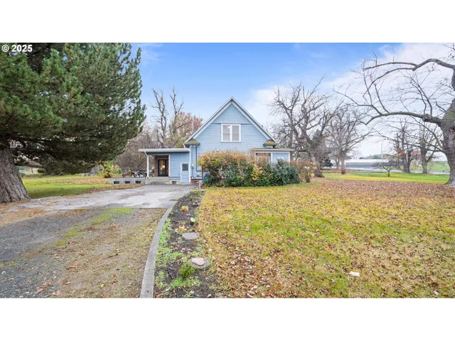 a black and white photo of a house