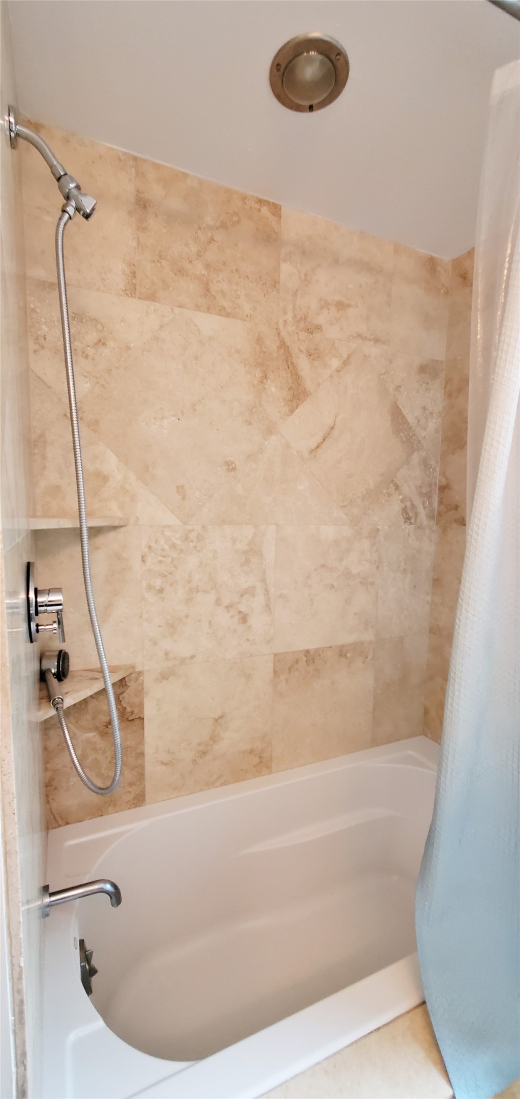 5630 Edith Street Houston, TX 77081 - Photo 25 of 30 Secondary shower and tub.