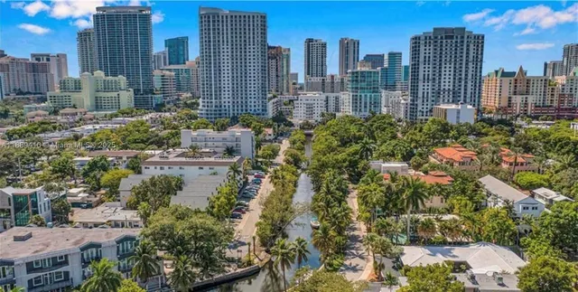 $1,950 | 924 Southeast 2nd Street, Unit 19, Fort Lauderdale, FL 33301