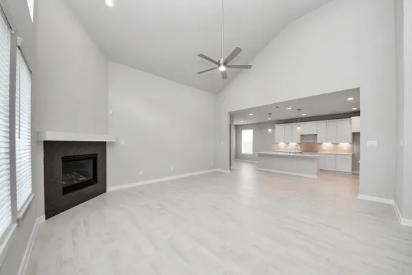 a view of entryway and kitchen