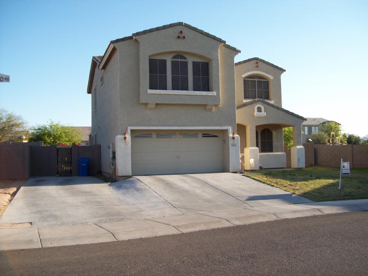 1551 West Apollo Road Phoenix, AZ 85041 - Photo 2 of 11 wide drive