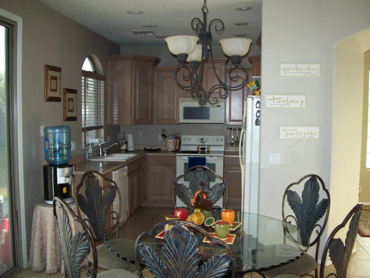 1551 West Apollo Road Phoenix, AZ 85041 - Photo 9 of 11 kitchen