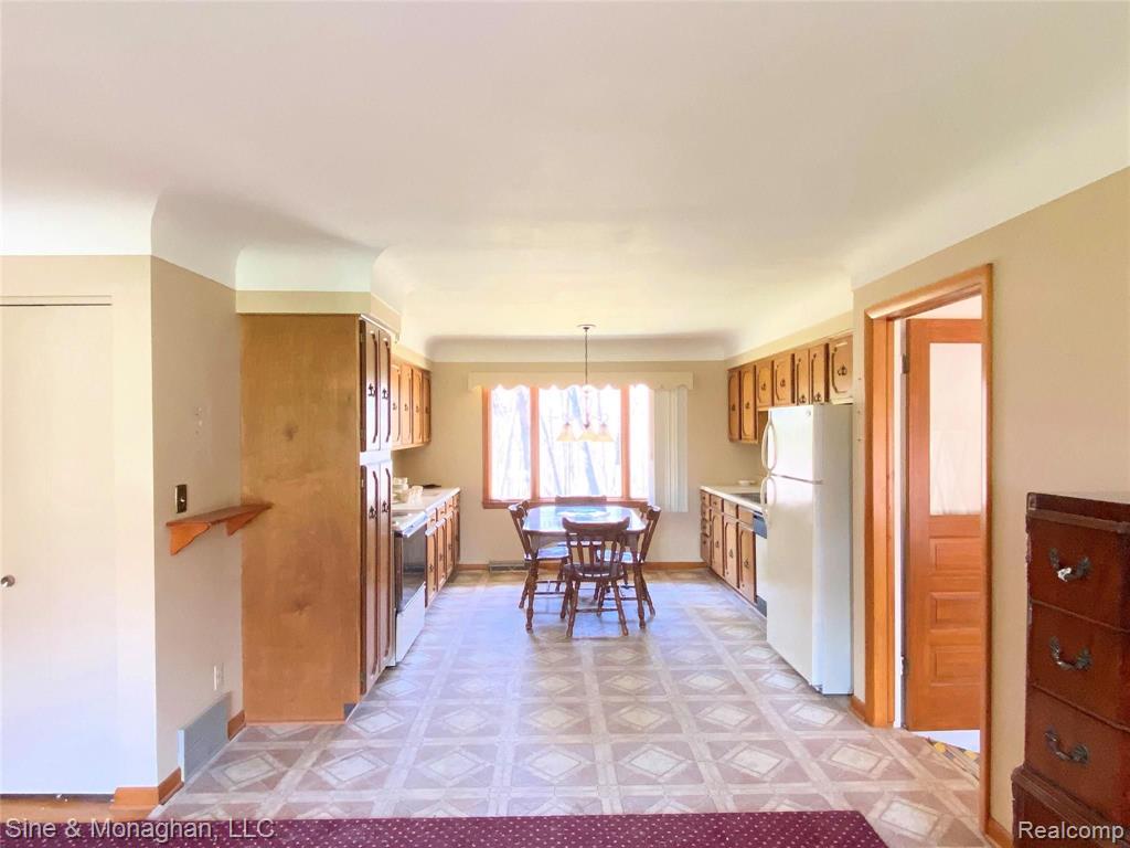 2804 Ellsworth Road Columbus, MI 48063 - Photo 16 of 41