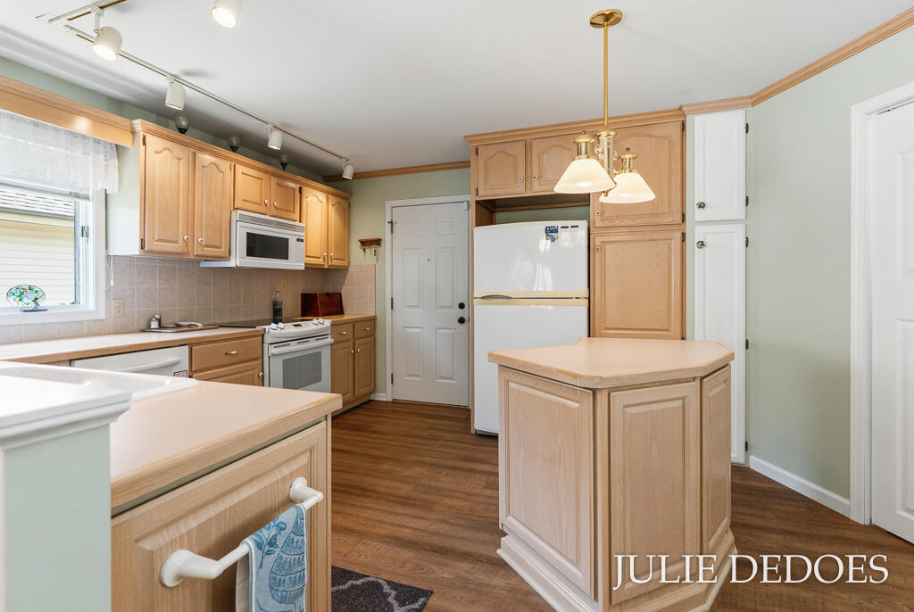 8 Summit Park Drive, Unit 8 Spring Lake, MI 49456 - Photo 5 of 46 8SummitParkDr-16LoRes