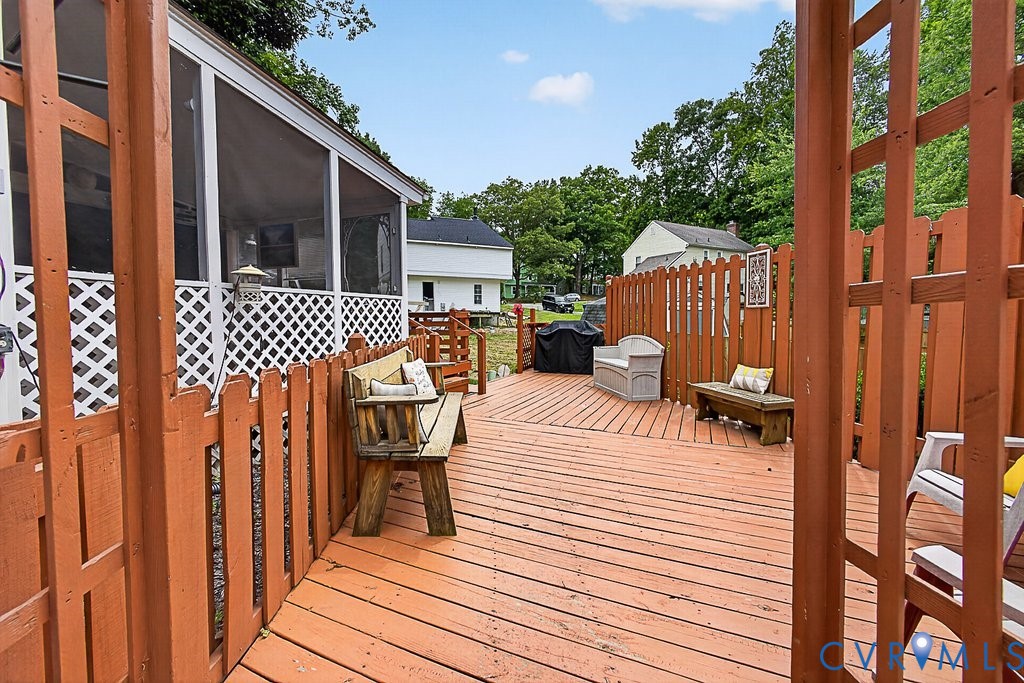 118 Wenatchee Road North Chesterfield, VA 23236 - Photo 25 of 34 Additional Private Deck space to the side