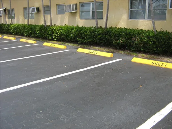 $1,750 | 5162 Northeast 6th Avenue, Unit 317, Oakland Park, FL 33334